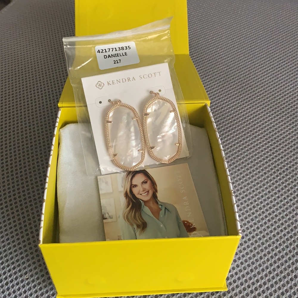 Kendra Scott Danielle Earrings